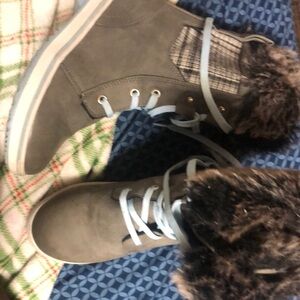 Women's Fur-Lined Lace-Up Boots